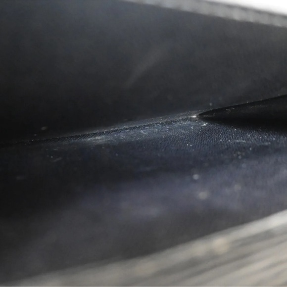 LOUIS VUITTON S-LOCK EPI CLUTCH ON A CHAIN CROSSBODY. - Picture 10 of 15